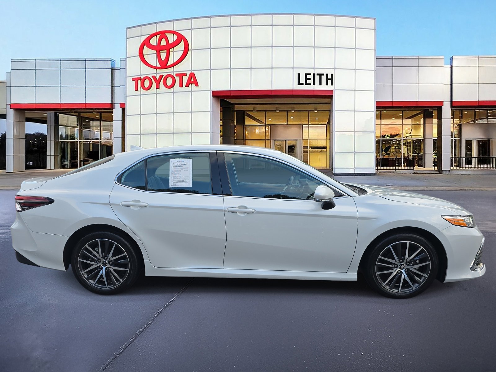 2023 Toyota Camry XLE photo 4