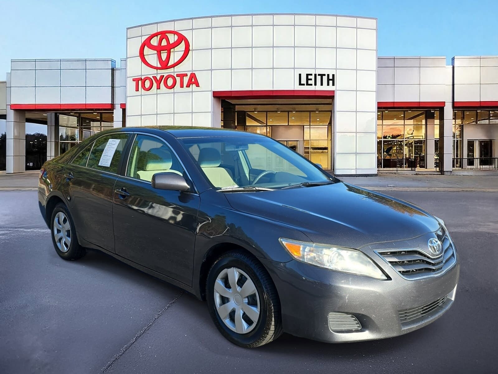 2010 Toyota Camry LE photo 2
