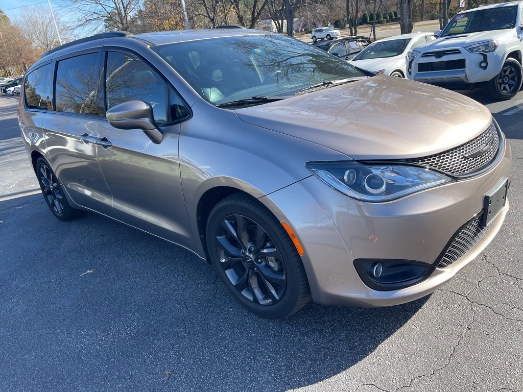 2018 Chrysler Pacifica Limited photo 3