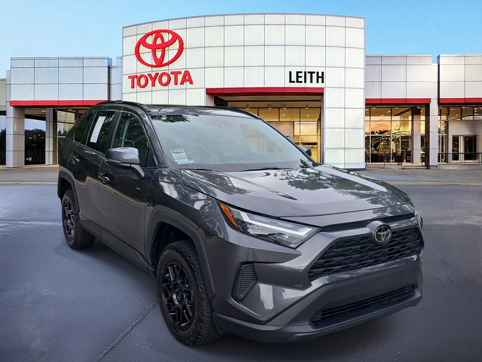 2023 Toyota RAV4 XLE photo 3