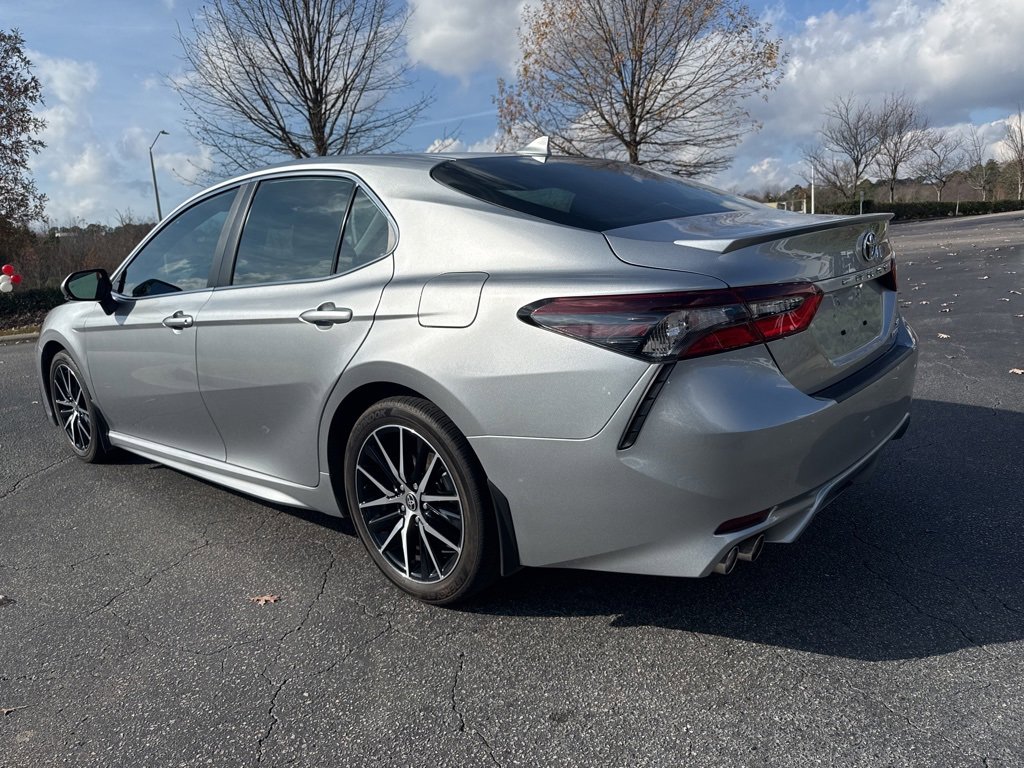 2022 Toyota Camry Hybrid SE photo 4
