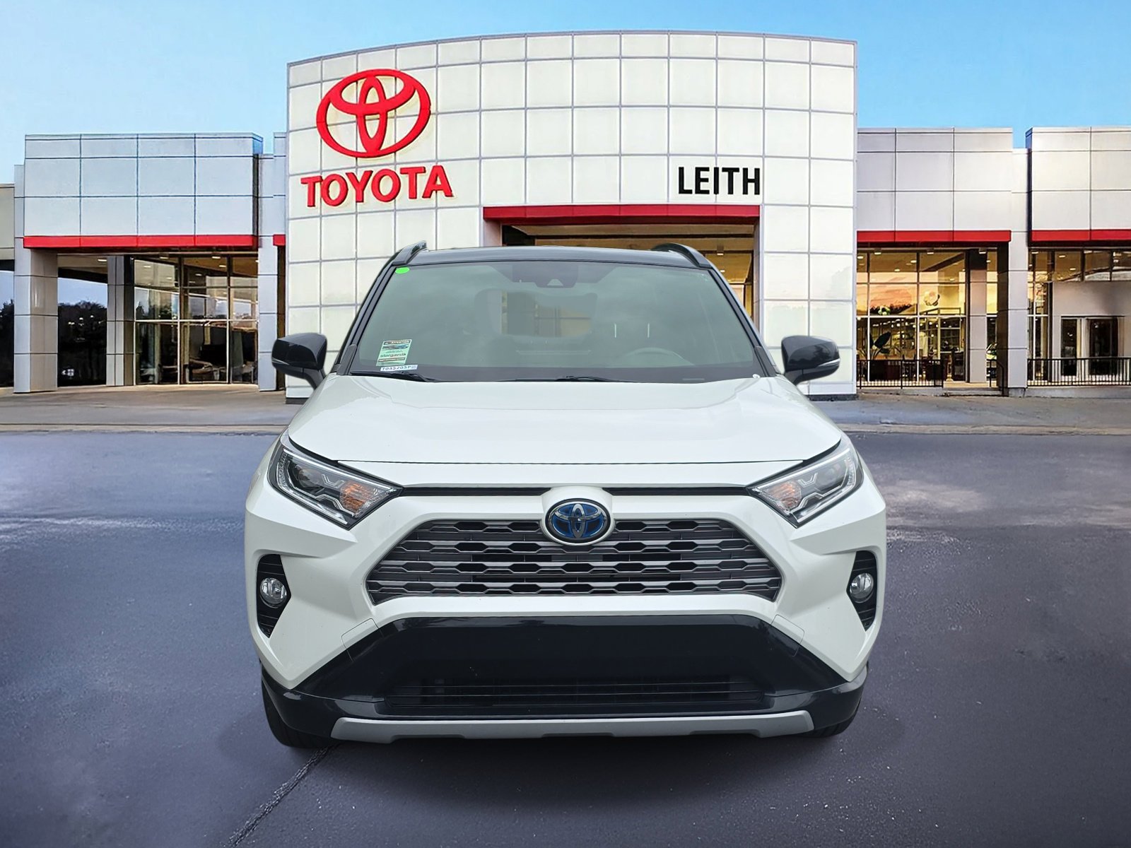 2020 Toyota RAV4 Hybrid XSE photo 2