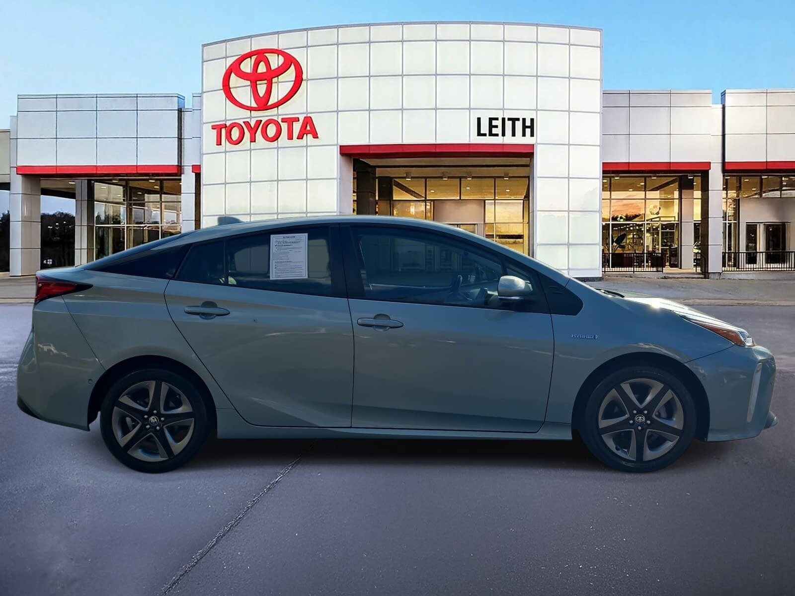 2022 Toyota Prius Limited photo 4