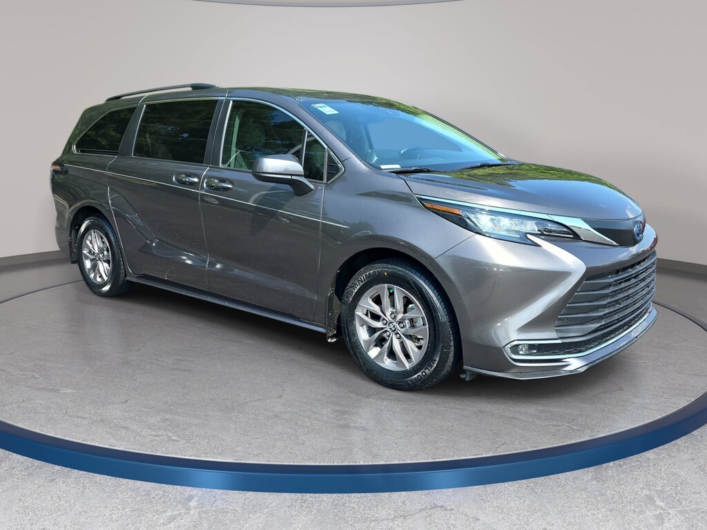 Used 2023 Toyota Sienna XLE 8 Passenger Van Passenger Van