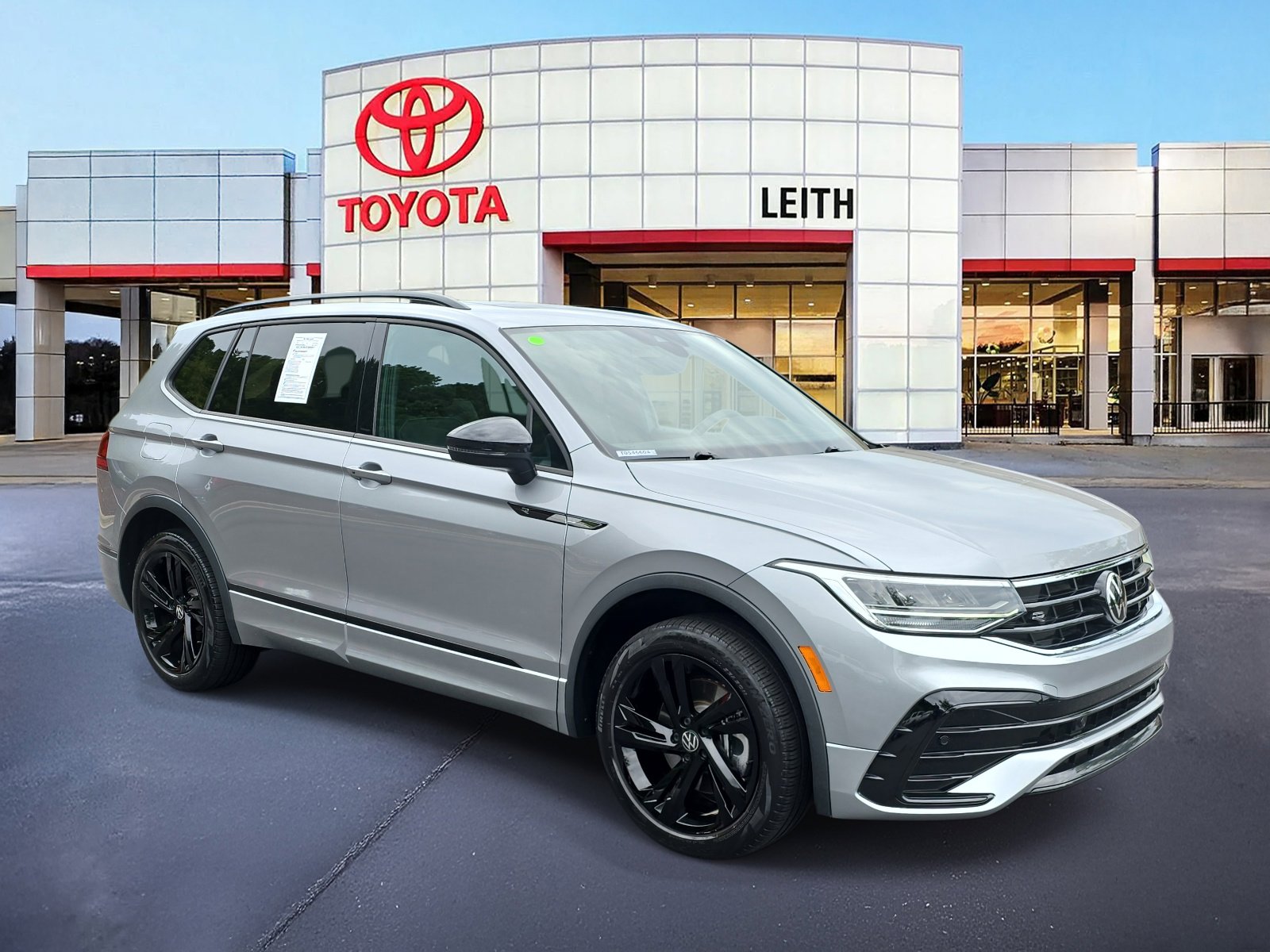 2023 Volkswagen Tiguan SE R-Line Black photo 3