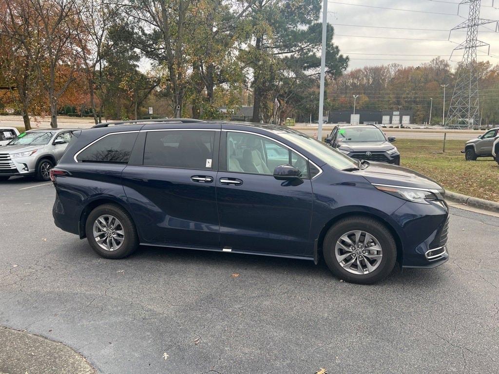 Used 2023 Toyota Sienna XLE Van Passenger Van