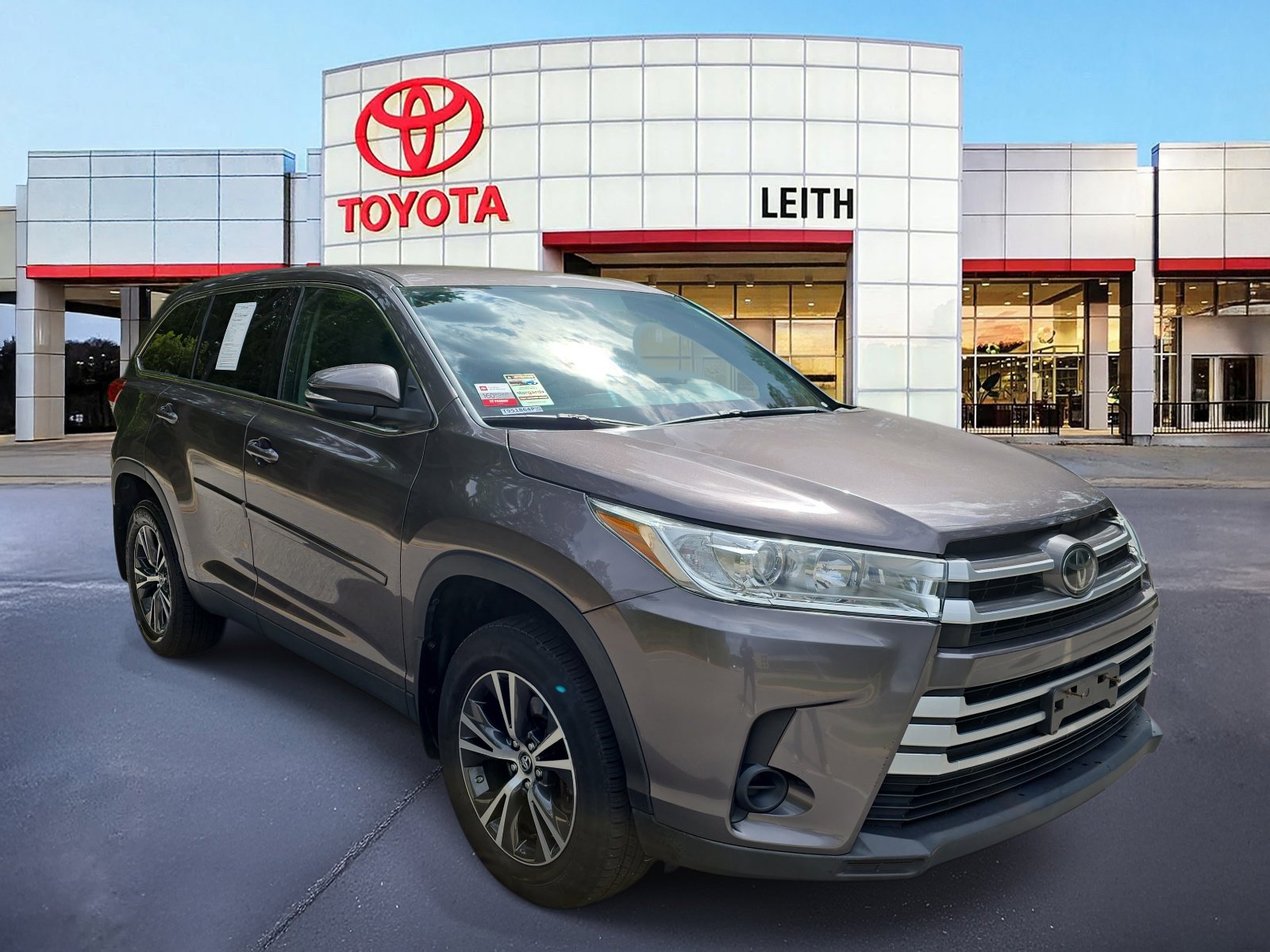 2019 Toyota Highlander LE photo 3