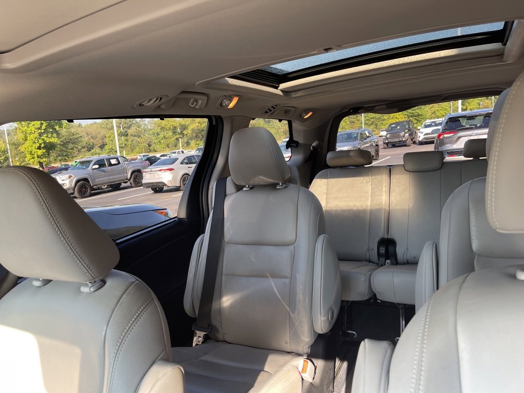 2020 Toyota Sienna Limited photo 2