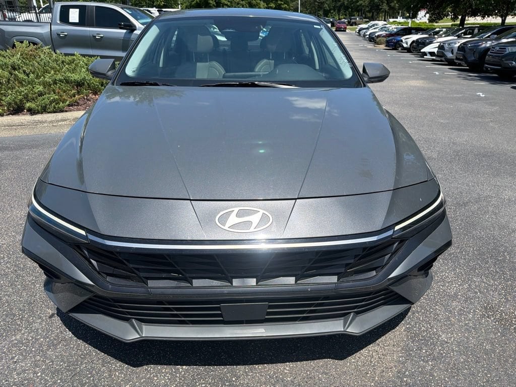 Used 2025 Hyundai Elantra Limited Sedan