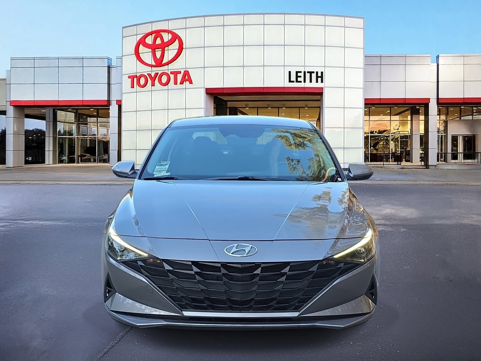 2023 Hyundai Elantra SE photo 2