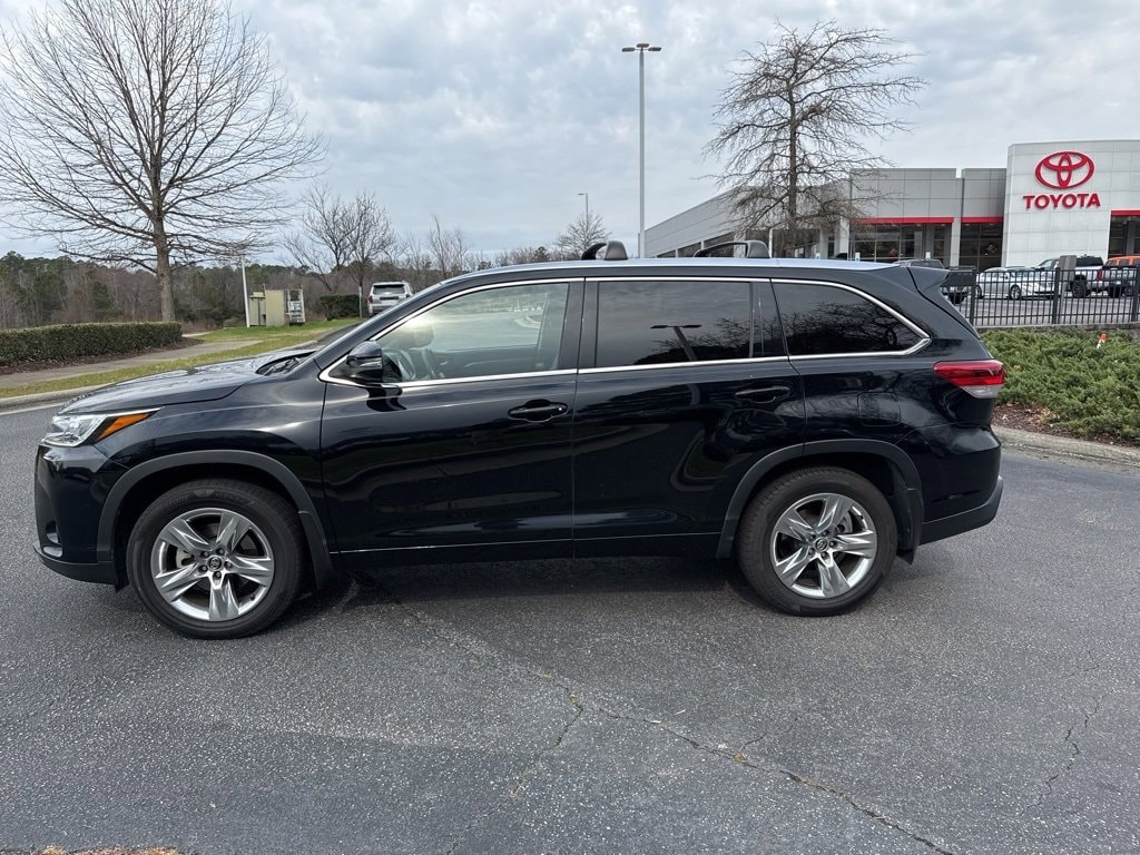 Used 2018 Toyota Highlander Limited V6 SUV