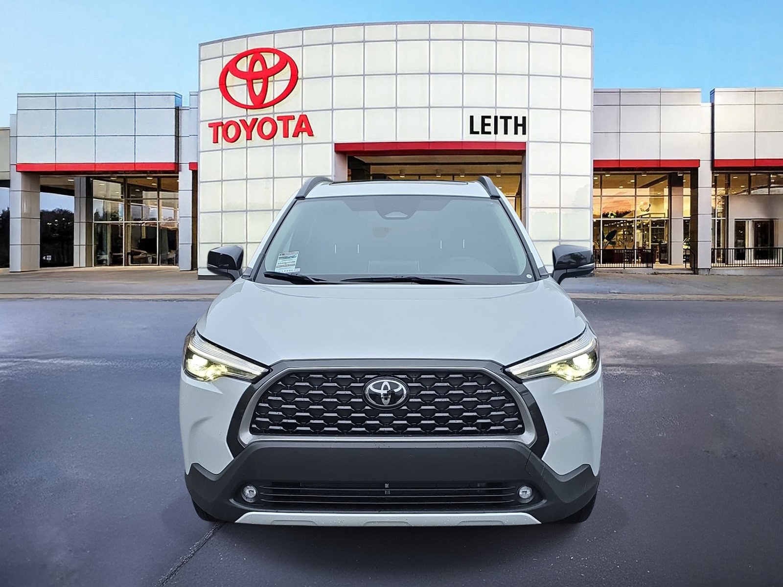 2025 Toyota Corolla Cross XLE photo 2