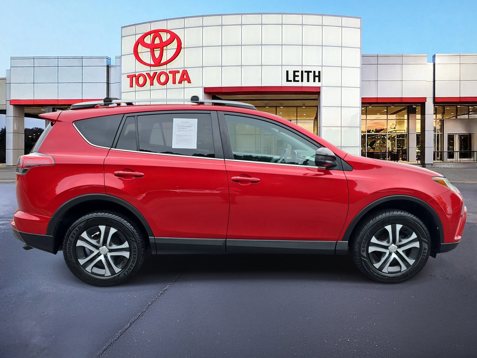 2017 Toyota RAV4 LE photo 4
