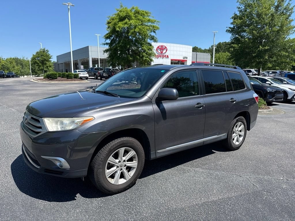 Used 2011 Toyota Highlander SE V6 SUV