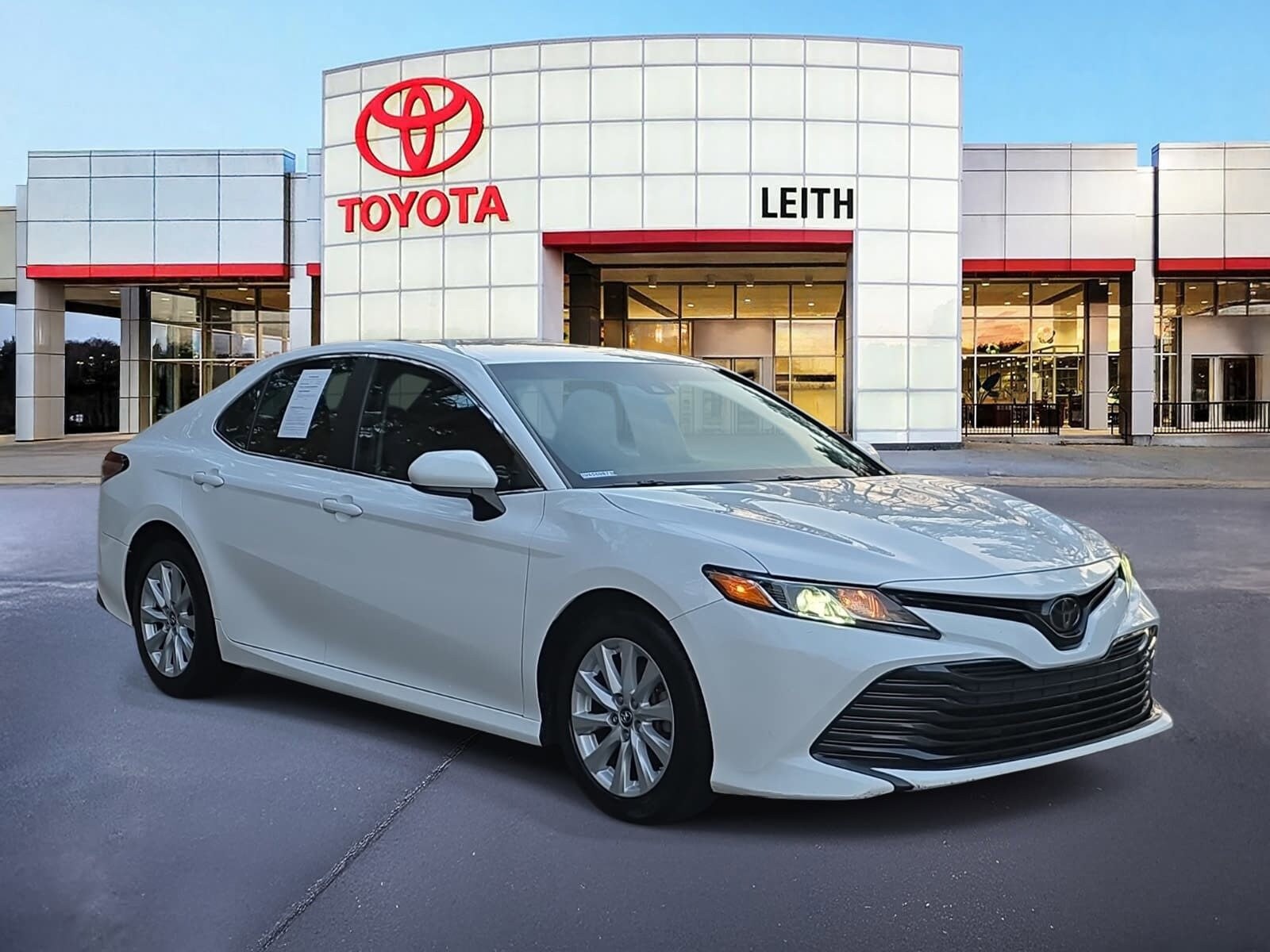 2018 Toyota Camry LE photo 3