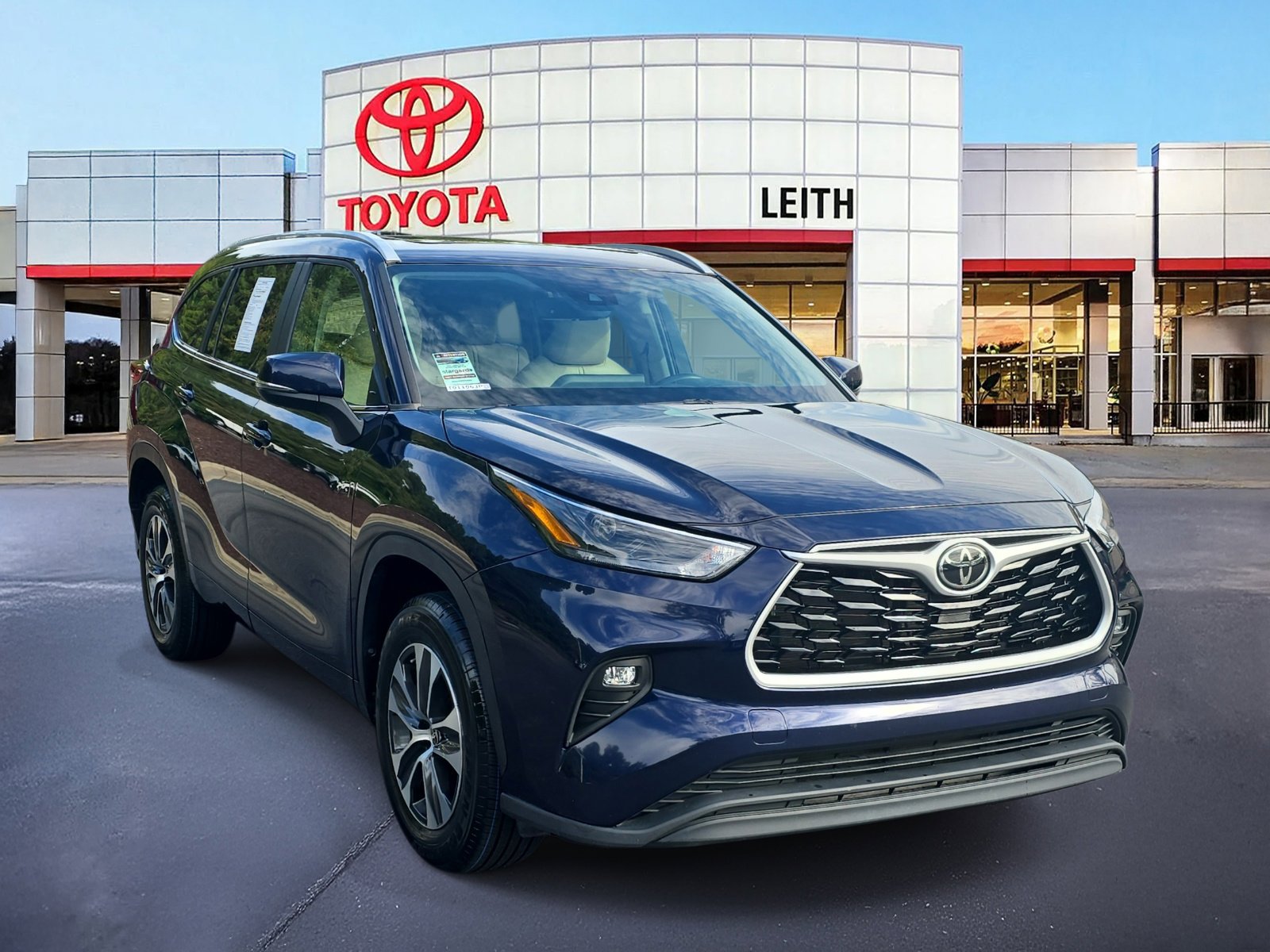 2023 Toyota Highlander XLE photo 3