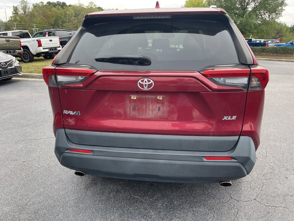 2020 Toyota RAV4 XLE photo 3