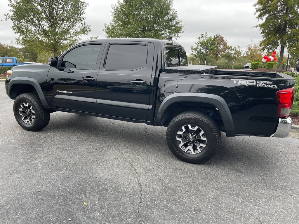 2017 Toyota Tacoma SR5 TRD Sport photo 2