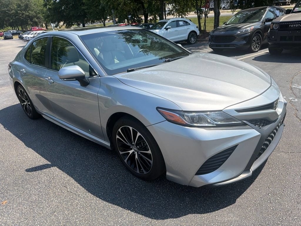 Used 2018 Toyota Camry SE Sedan