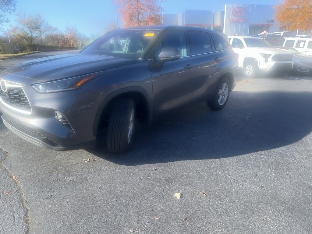 Used 2021 Toyota Highlander LE SUV