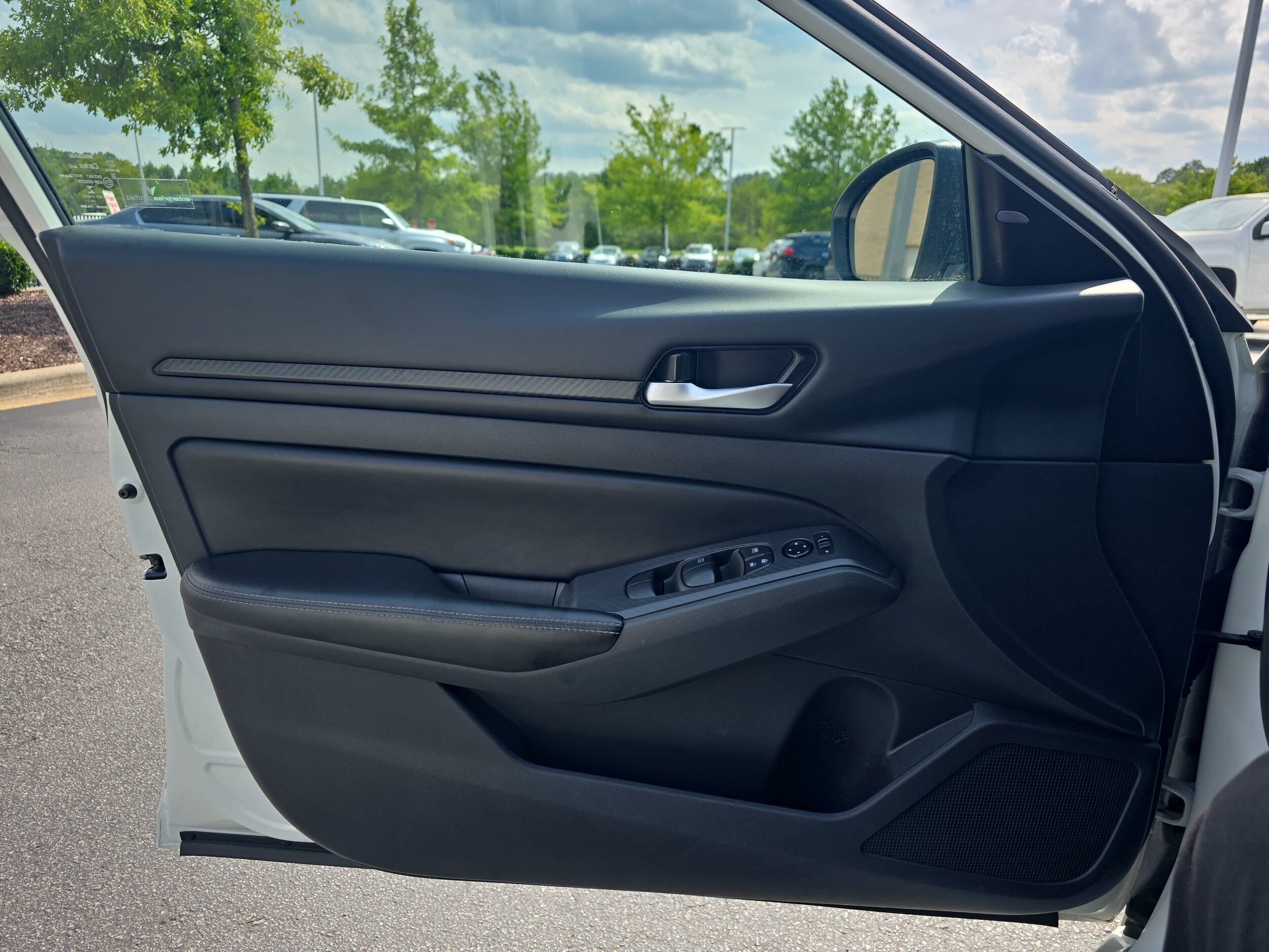 2025 Nissan Altima SV - Photo 28