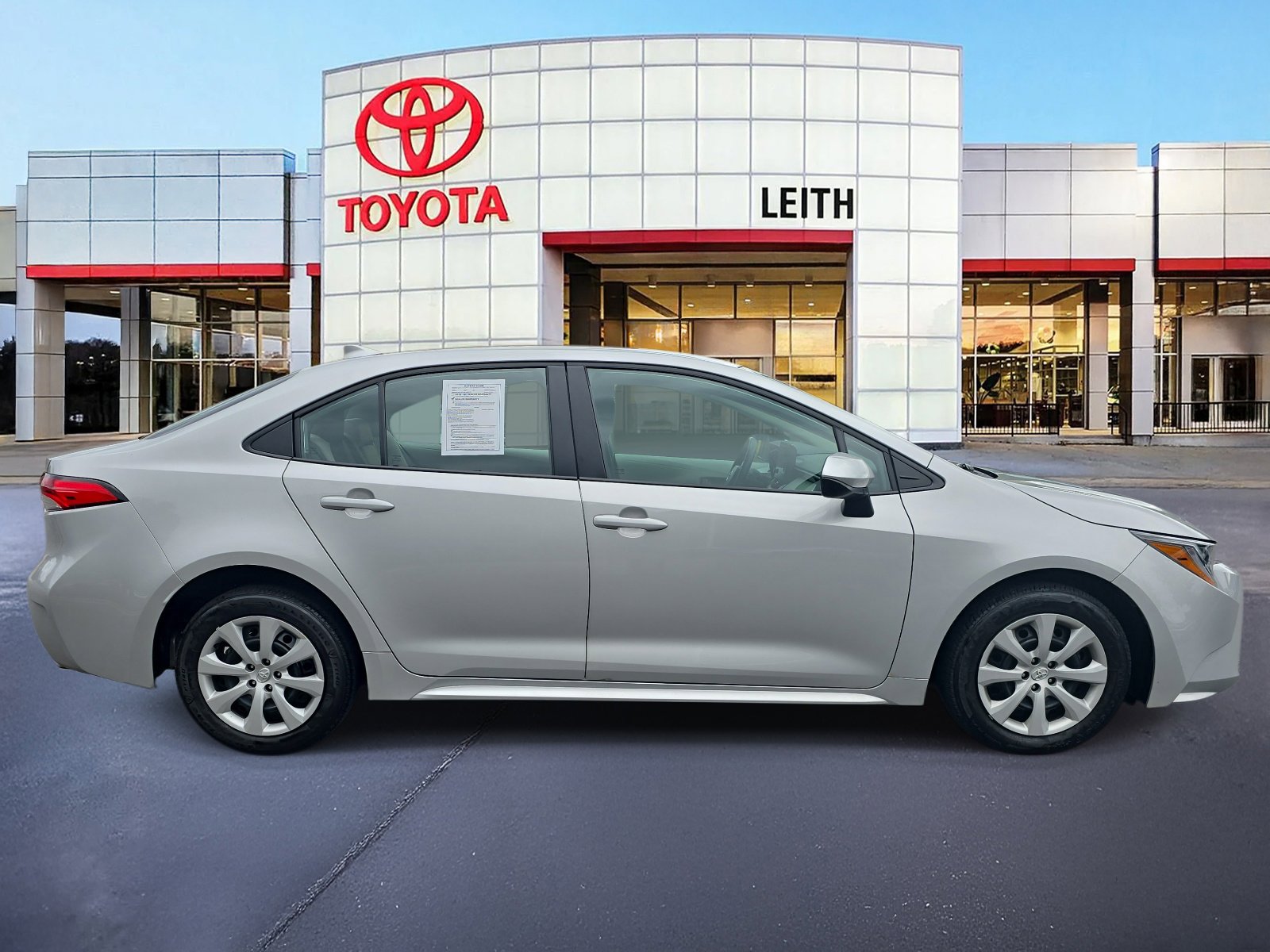 2025 Toyota Corolla LE photo 4