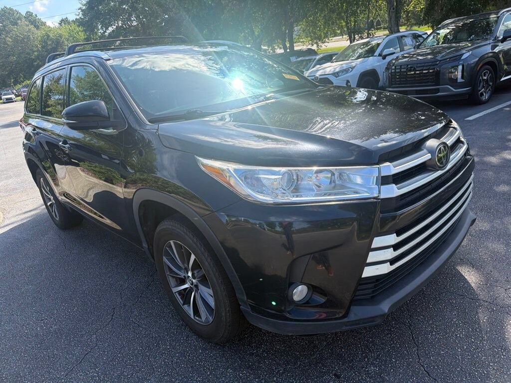 Used 2017 Toyota Highlander XLE V6 SUV
