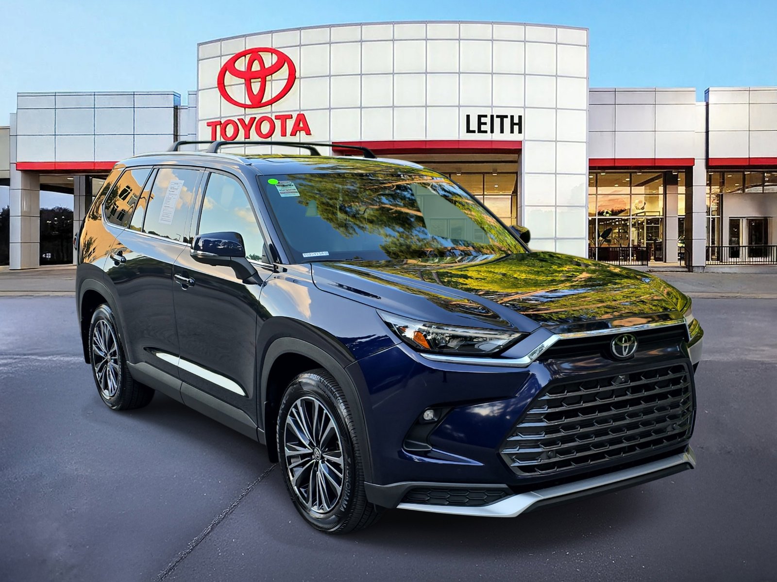 2024 Toyota Highlander Hybrid Platinum photo 3