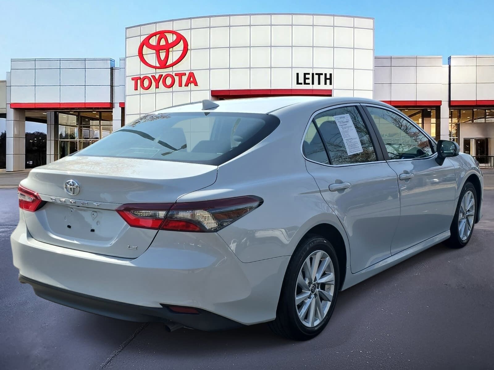 2023 Toyota Camry LE photo 3
