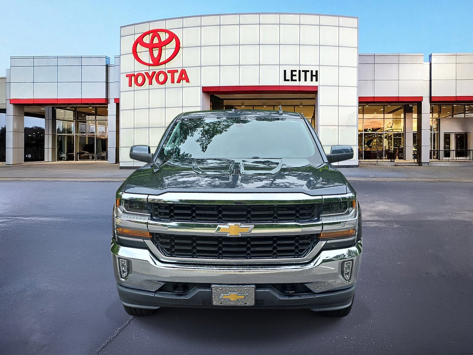 Used 2018 Chevrolet Silverado 1500 LT with VIN 3GCUKRECXJG457916 for sale in Raleigh, NC