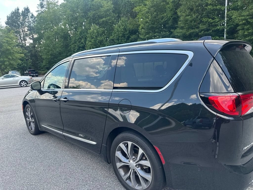Used 2017 Chrysler Pacifica Limited Van