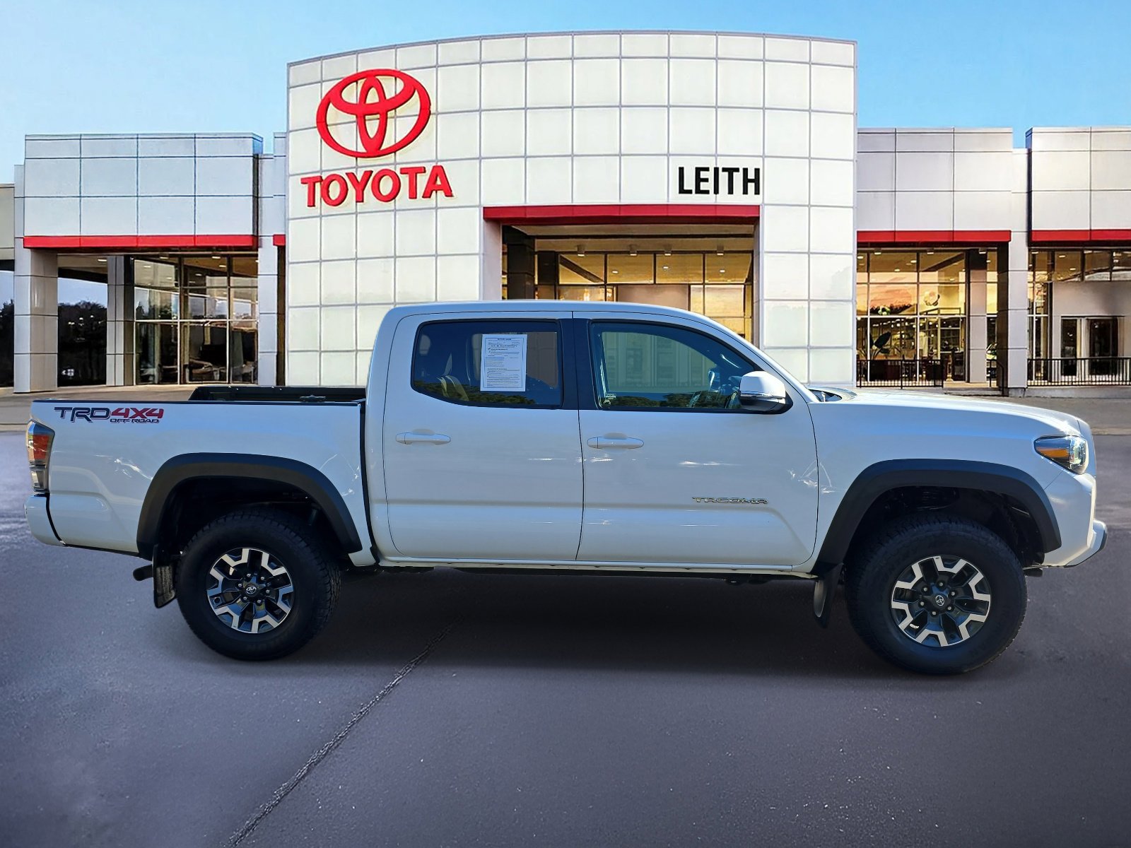2023 Toyota Tacoma TRD Off-Road V6 photo 4