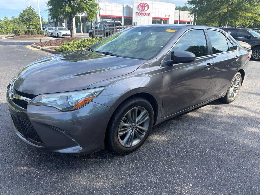 Used 2017 Toyota Camry SE Sedan