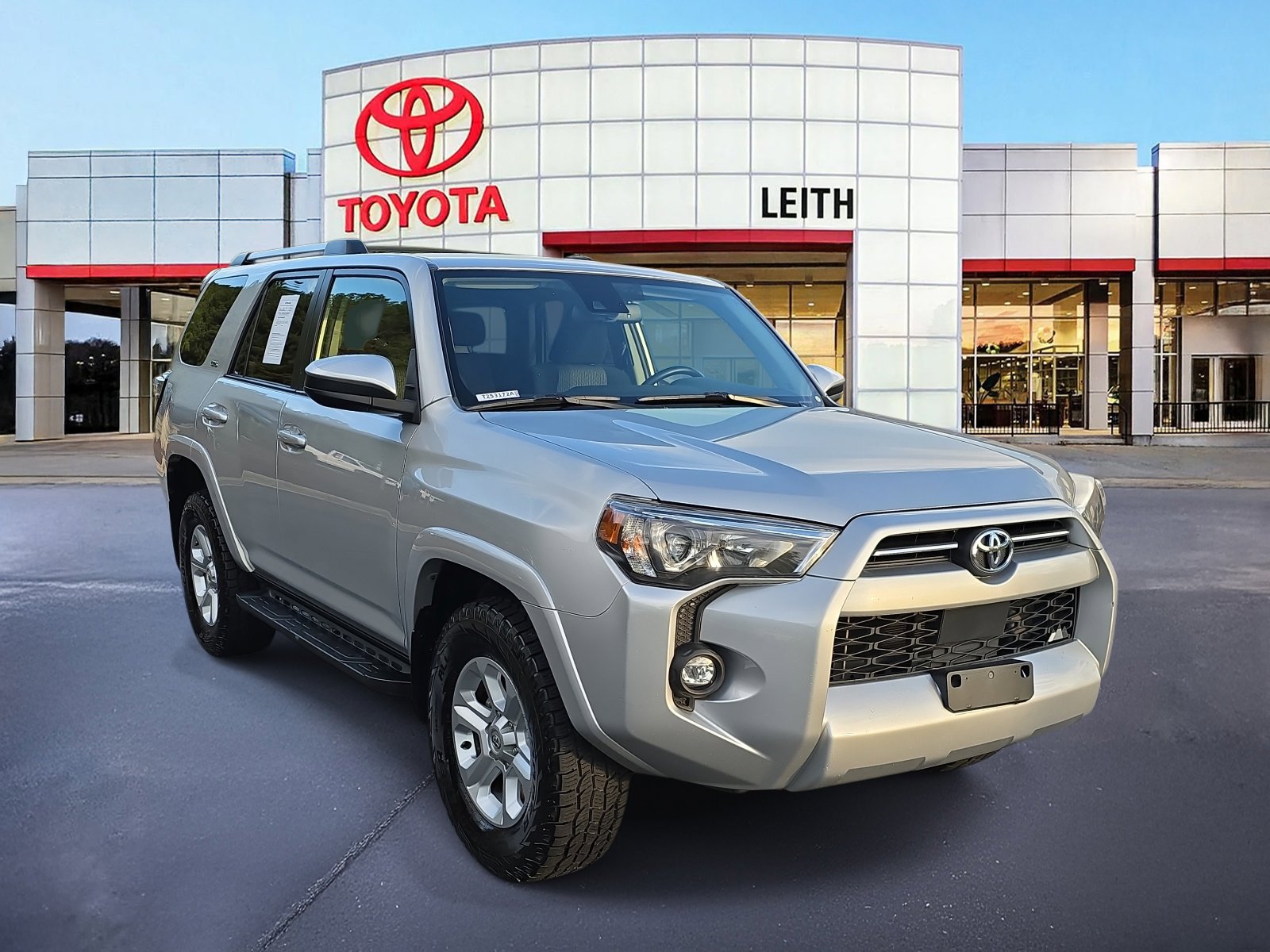 2022 Toyota 4Runner SR5 photo 2