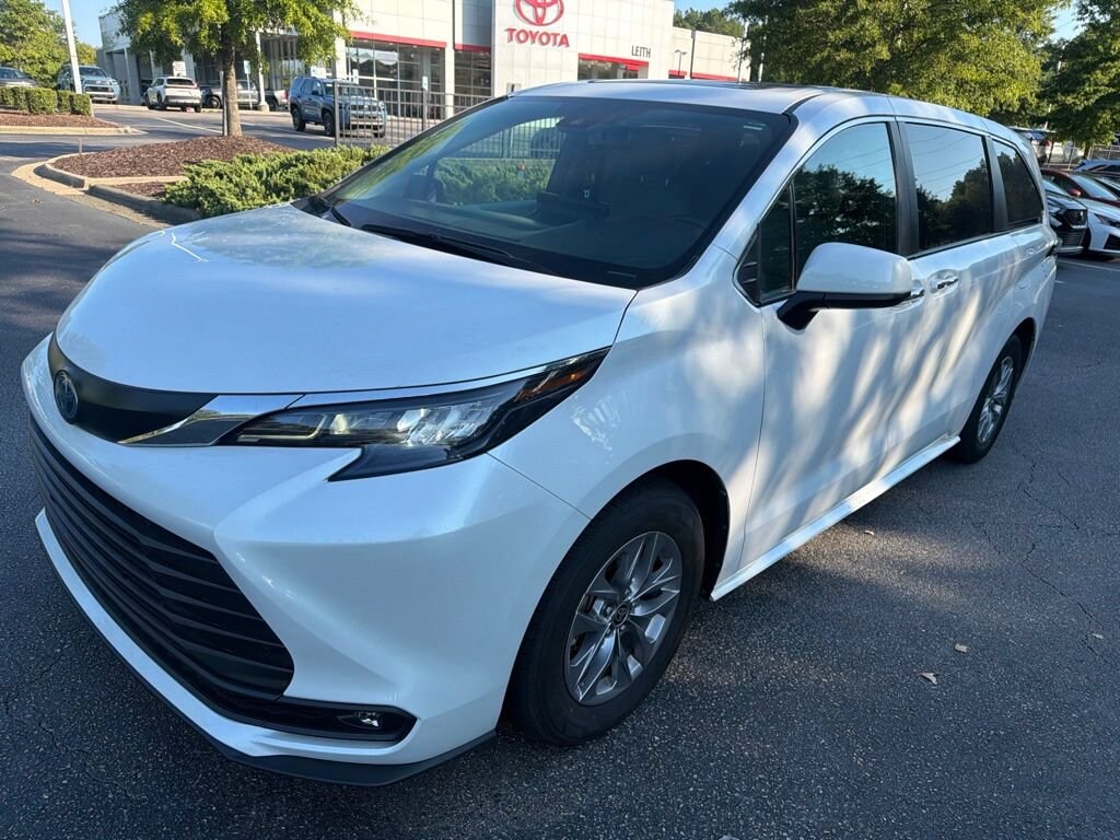 Used 2025 Toyota Sienna XLE 8 Passenger Van Passenger Van