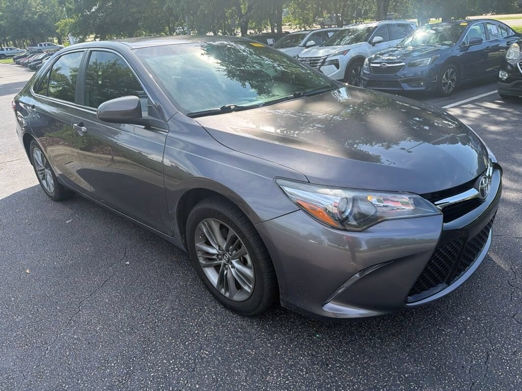 Used 2017 Toyota Camry SE Sedan