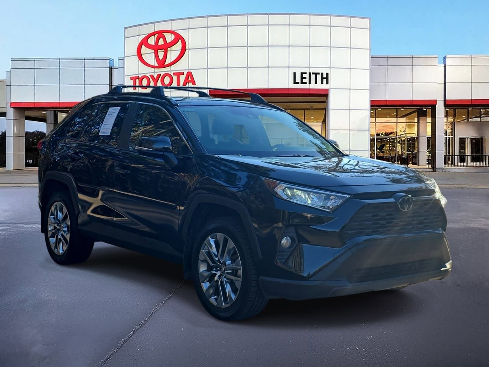 2020 Toyota RAV4 XLE Premium photo 2