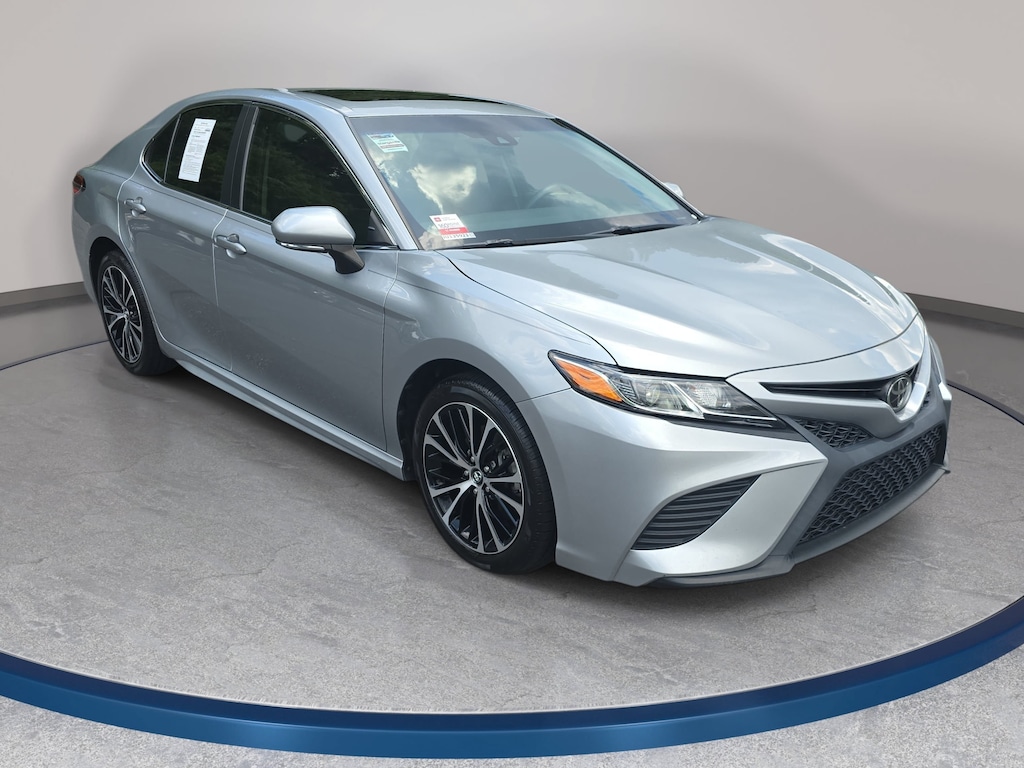 Used 2018 Toyota Camry SE Sedan