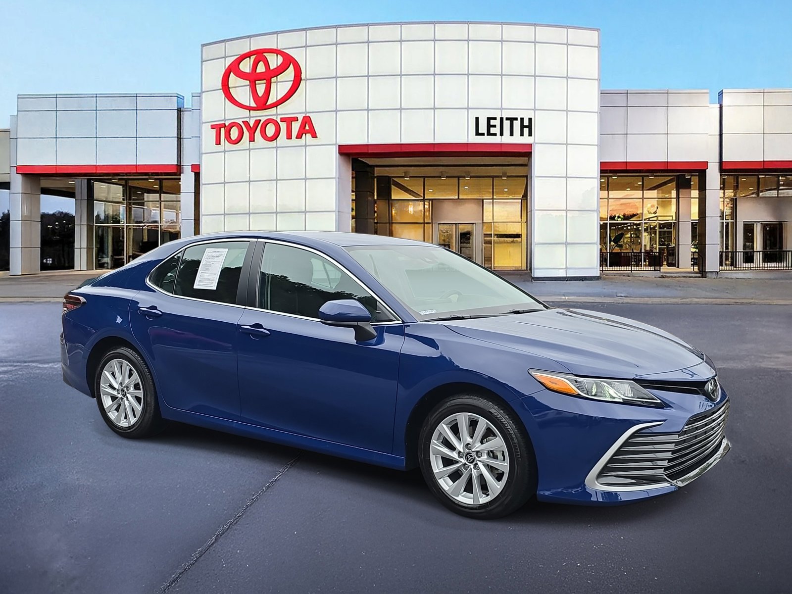 2023 Toyota Camry LE photo 3