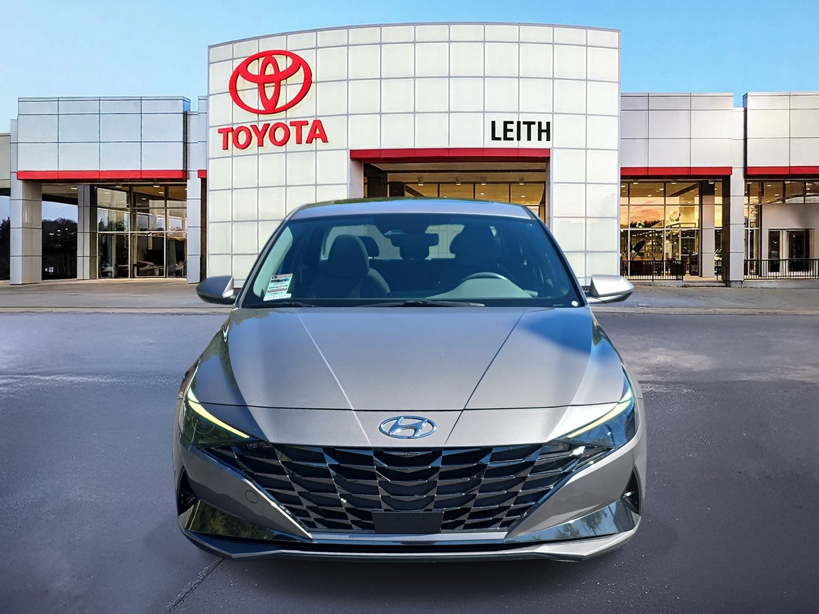 2022 Hyundai Elantra SEL photo 2