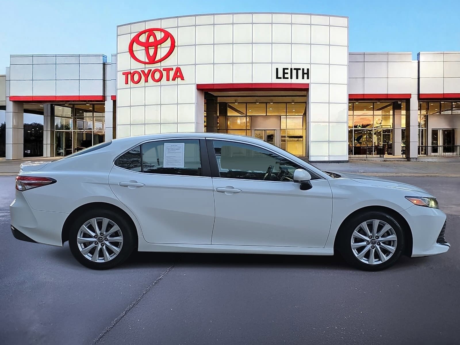 2018 Toyota Camry LE photo 4