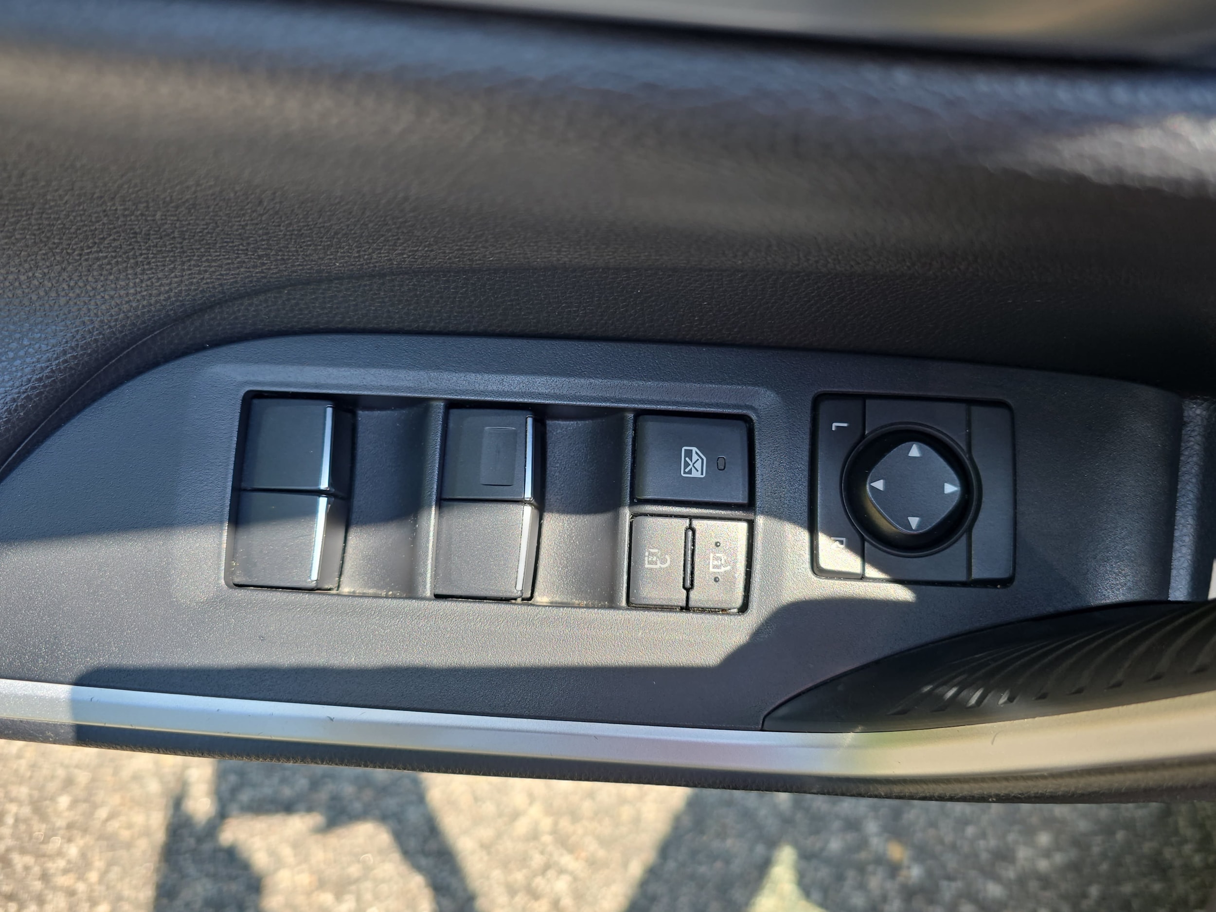 2019 Toyota RAV4 Limited - Photo 27