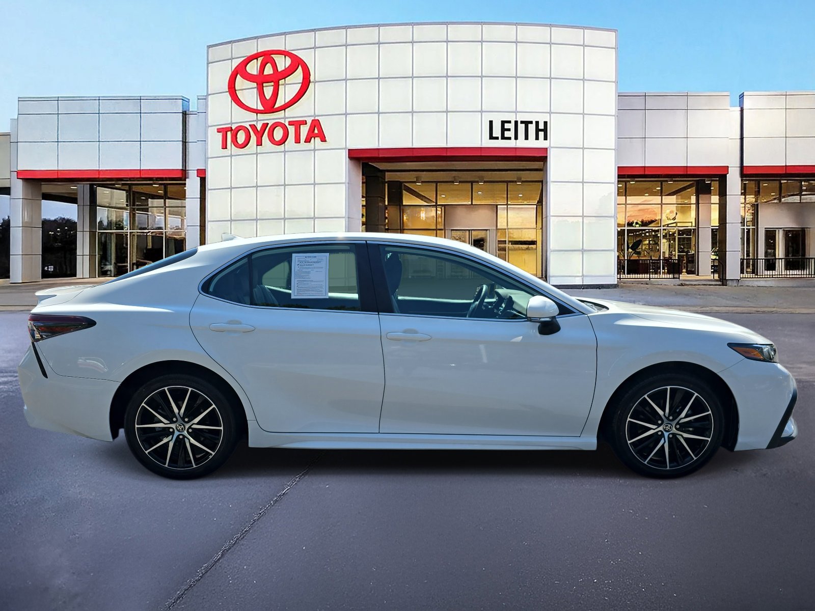 2023 Toyota Camry SE photo 4