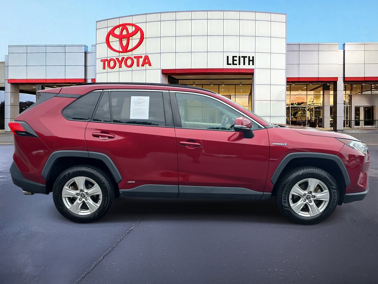 2021 Toyota RAV4 Hybrid XLE photo 4