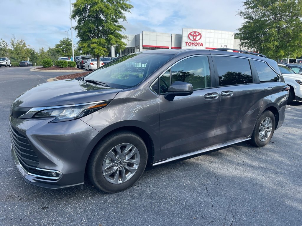 Used 2022 Toyota Sienna XLE with VIN 5TDYRKEC5NS090743 for sale in Aberdeen, NC