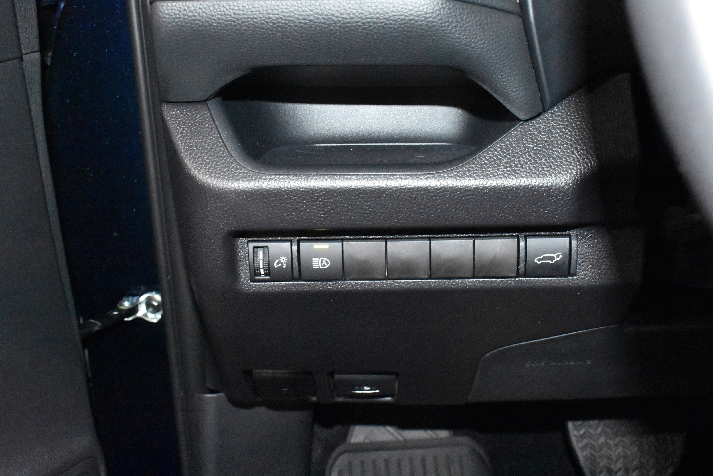 2025 Toyota RAV4 XLE Premium - Photo 14