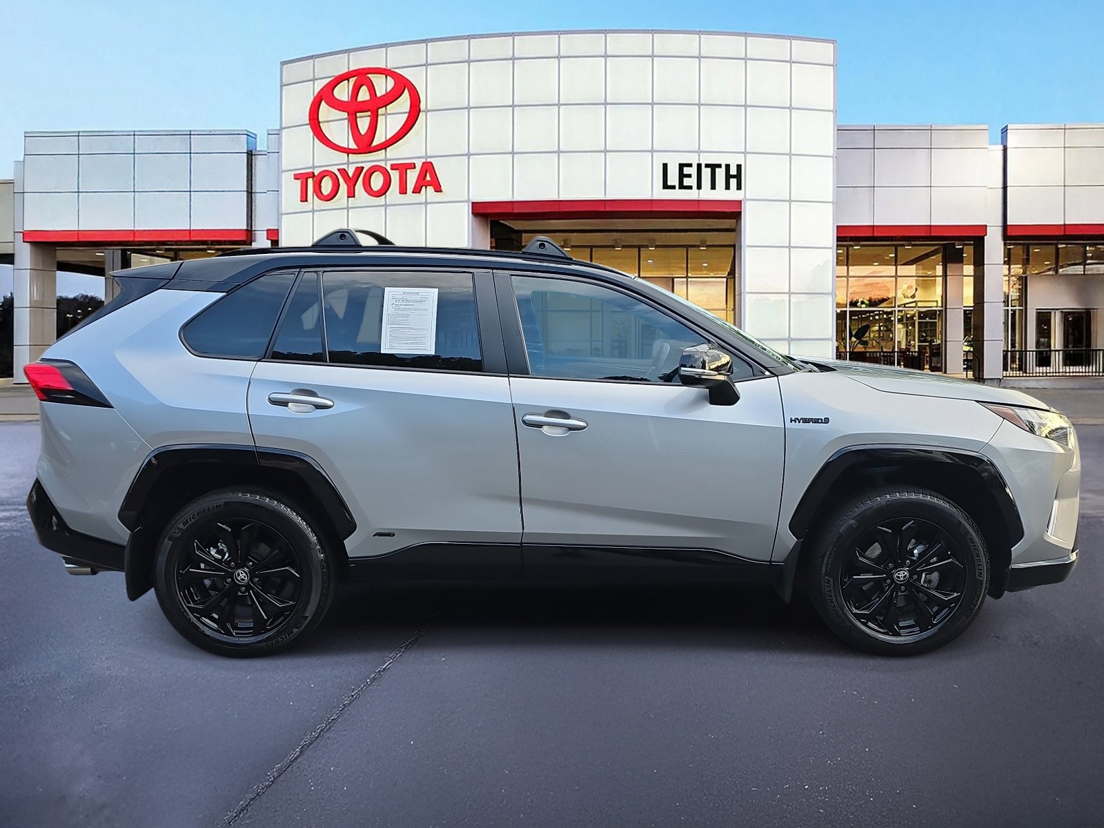 2023 Toyota RAV4 Hybrid XSE photo 2