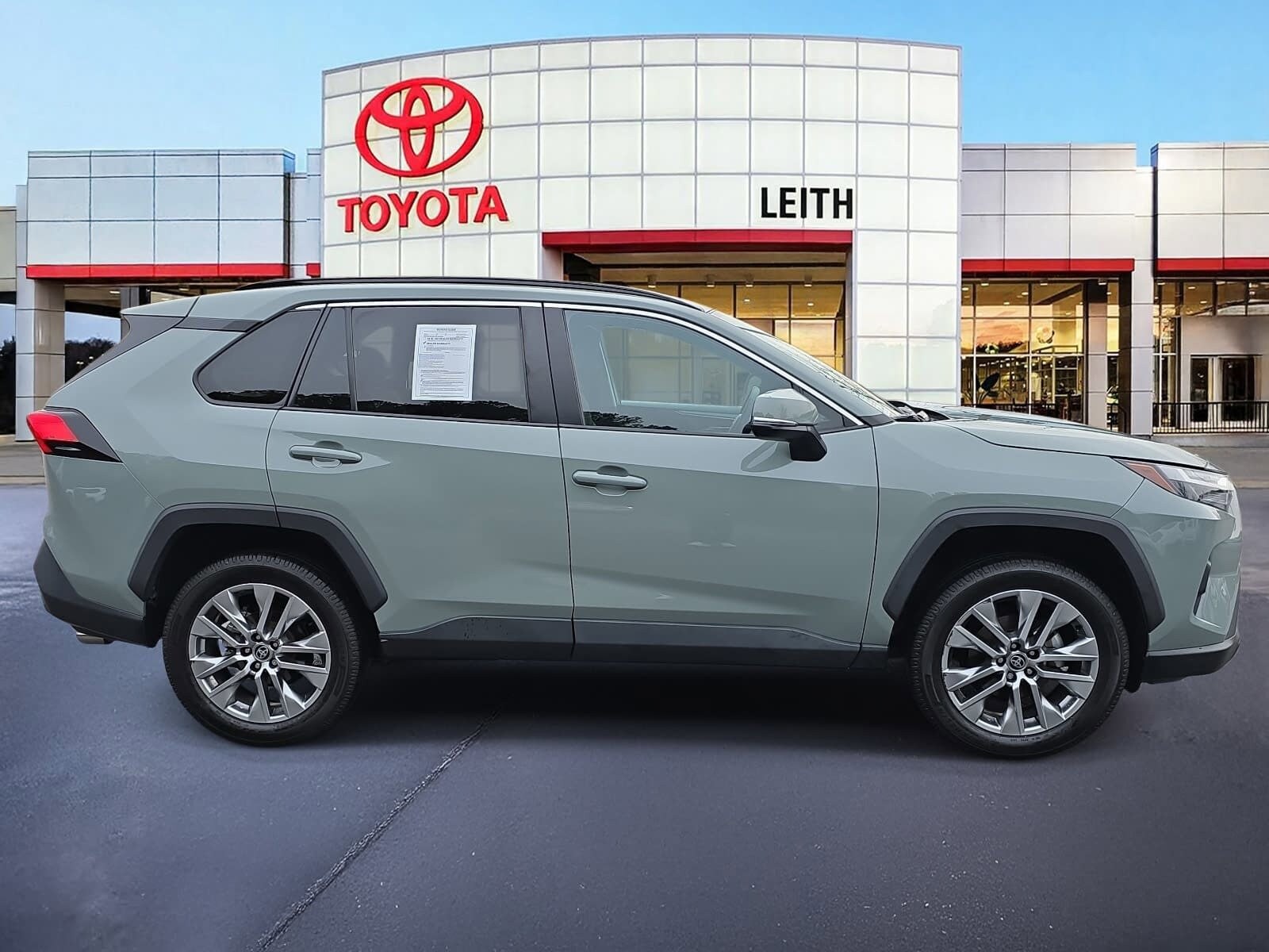 2023 Toyota RAV4 XLE Premium photo 4