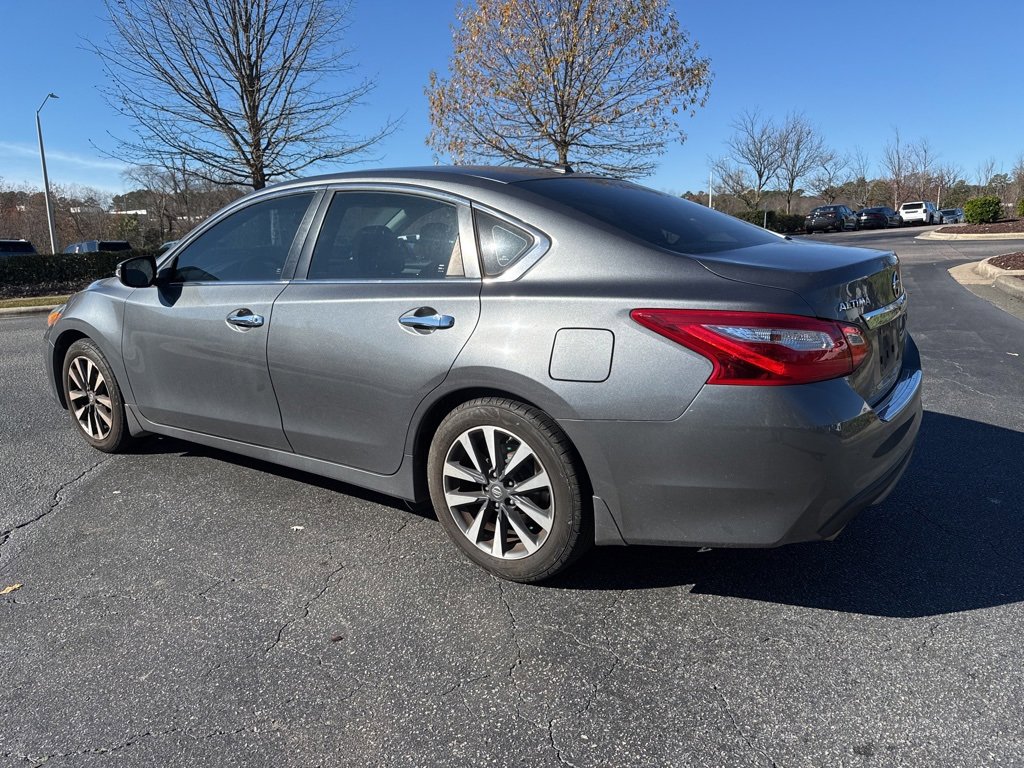 2017 Nissan Altima 2.5 SV photo 2
