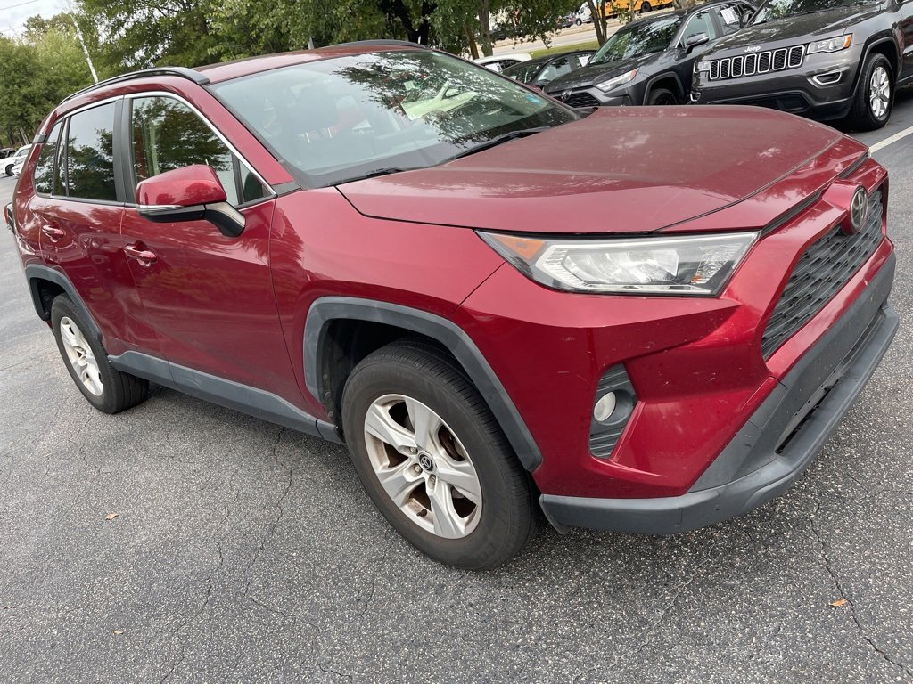 2020 Toyota RAV4 XLE photo 2